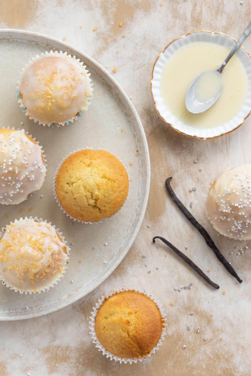 muffins with vanilla yogurt