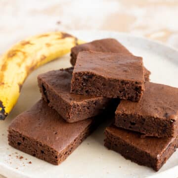 quick and easy sheet cake with chocoalte and bananas