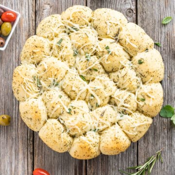 garlic and herb pull apart bread