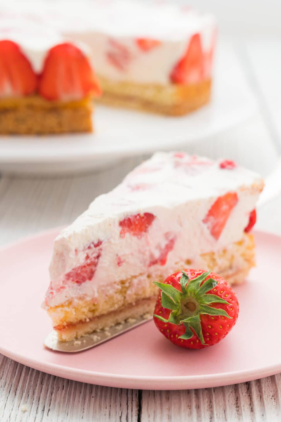 summer cake with strawberries and mascarpone