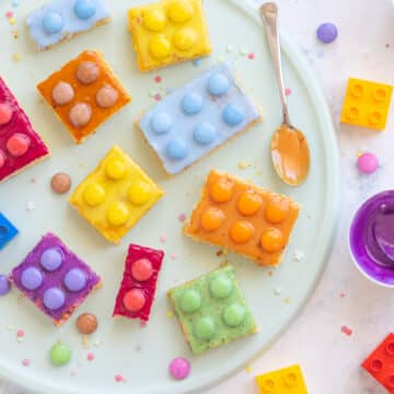 sheet cake looking like lego