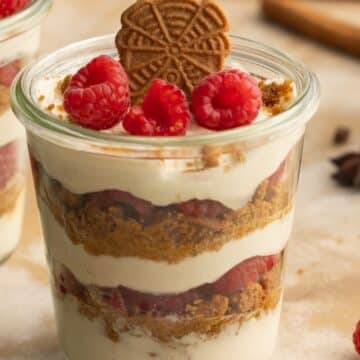 christmas-tiramisu-with-speculoos-cookies