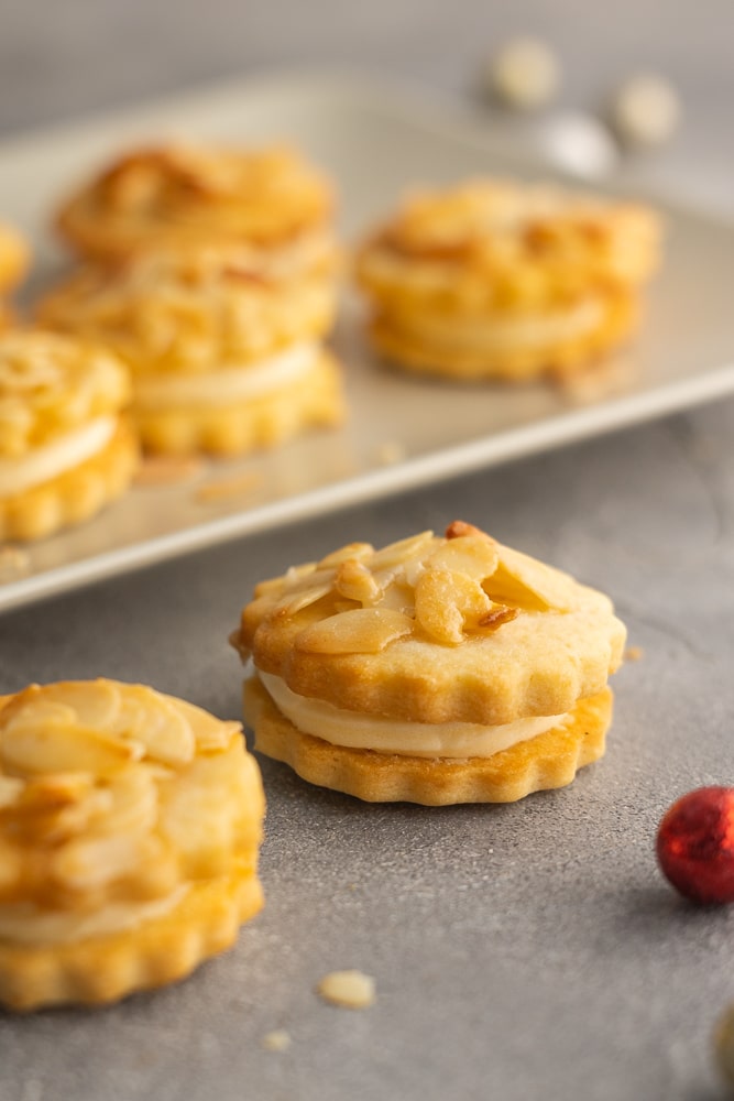 christmas-cookies-with-honey-and-almond