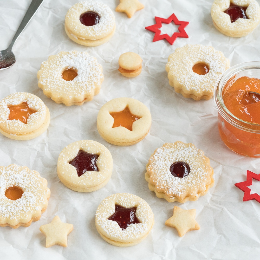german-spitzbuben-christmas-cookies