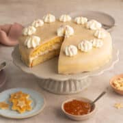 simple-delicious-marzipan-cake