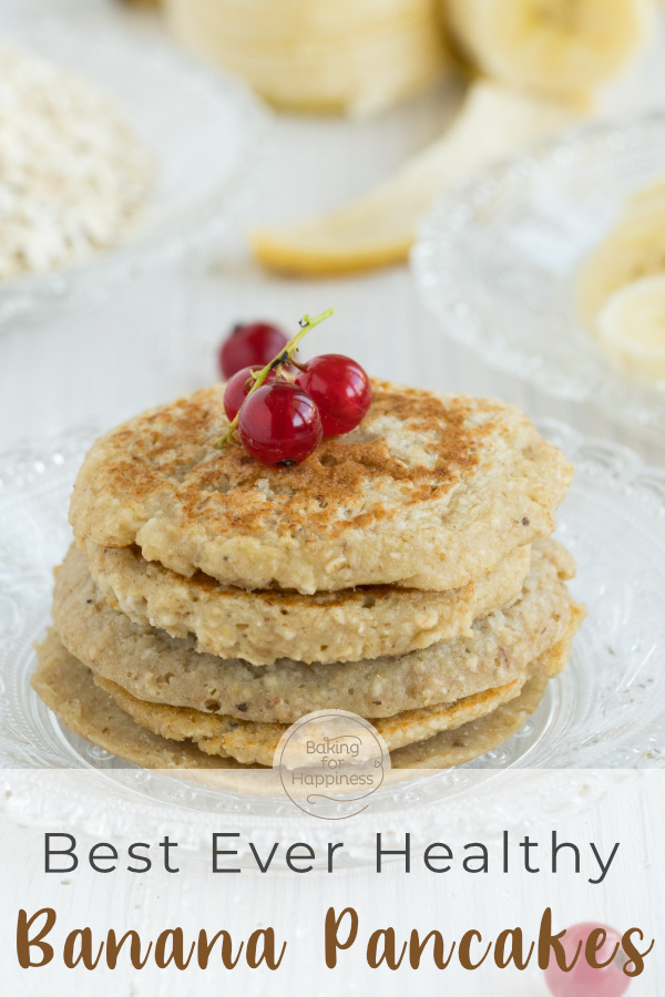 Although these healthy pancakes don't use egg, milk, sugar, sugar substitute, or flour, they turn out really delicious! The dough contains only ripe bananas, rolled oats, and oat milk.