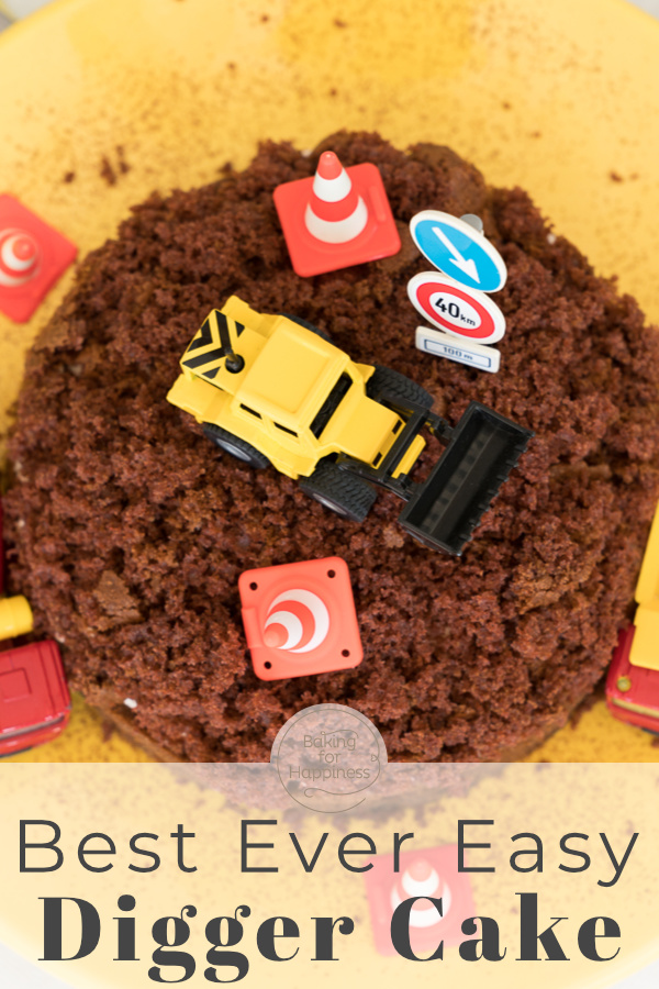 Easy construction site cake for kids. This digger cake without fondant tastes super delicious & looks great.