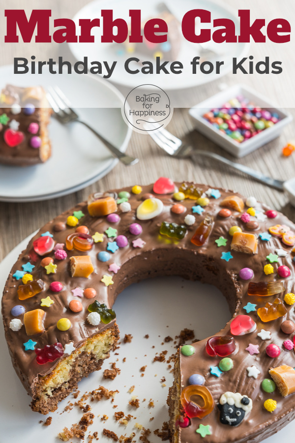 This easy marble birthday cake for children that I want to show you today is excellent. It's colorful, cute, and a real eye-catcher. 