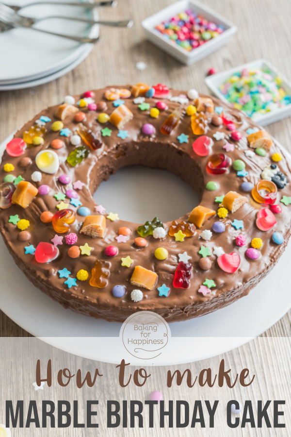 This easy marble birthday cake for children that I want to show you today is excellent. It's colorful, cute, and a real eye-catcher. 