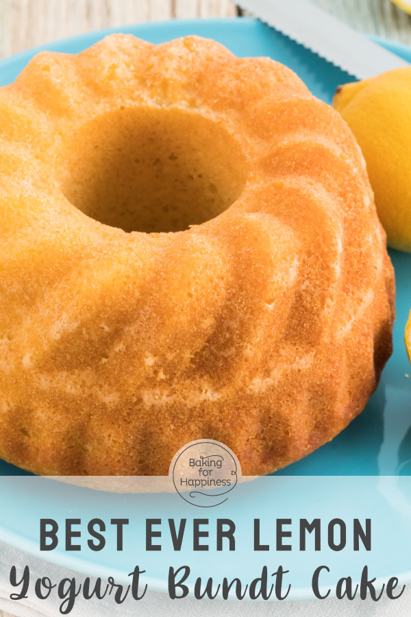 Moist lemon yogurt bundt cake with oil. Quick to prepare and wonderfully fluffy and moist. You will be thrilled!