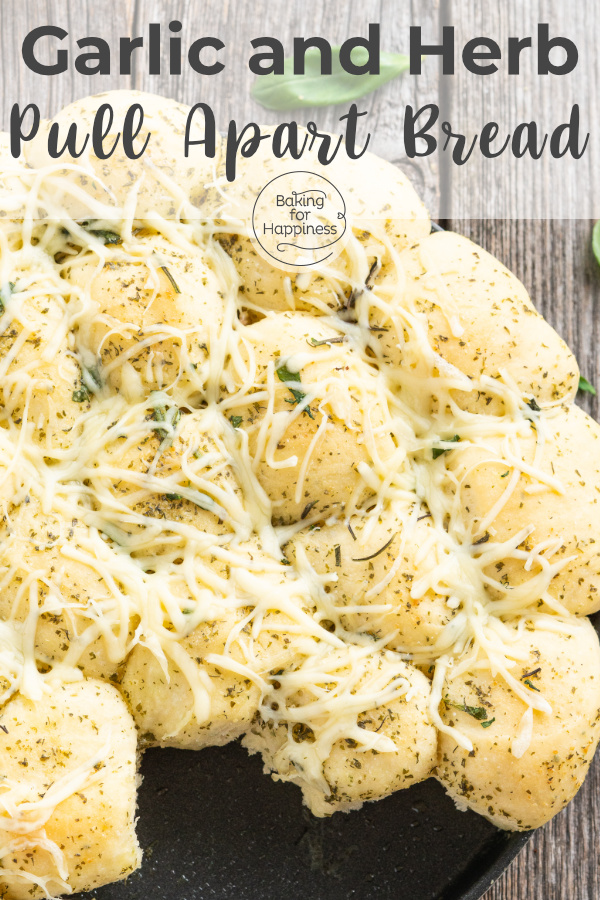 This pull apart bread with herb butter is the perfect side dish for barbecues & parties. Test out the yeast herb butter bread right away!