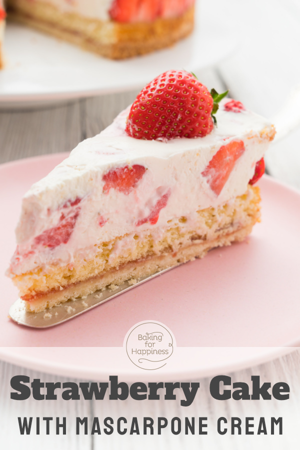 This is an easy strawberry cream pie recipe with mascarpone cream. A dream of strawberries, cream, shortcrust pastry and sponge cake.