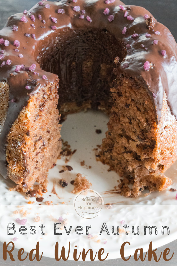 This red wine cake with chocolate tastes wonderfully chocolaty and aromatic. The perfect autumn recipe, so test it right away!